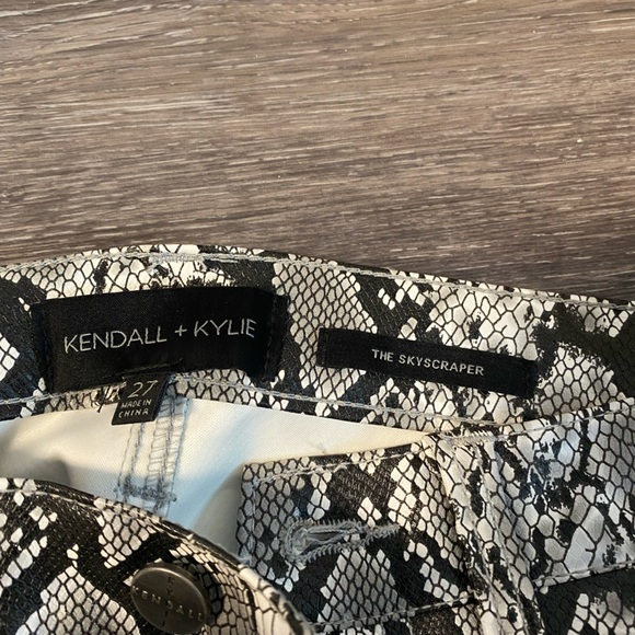 Kendall and Kylie Faux Leather Pants Size 27 - Picture 3 of 3